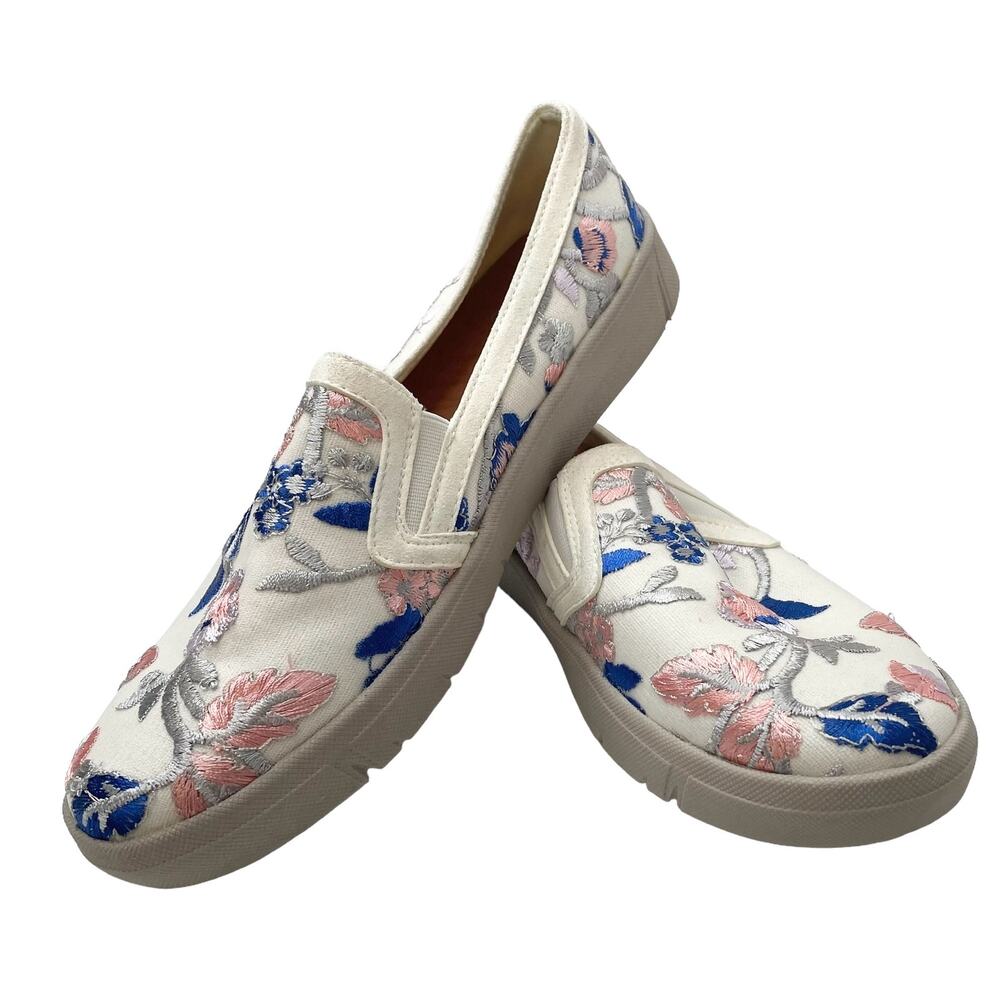 Baretraps NWOT Bonaire Embroidered Slip-On Sneaker (8M)
